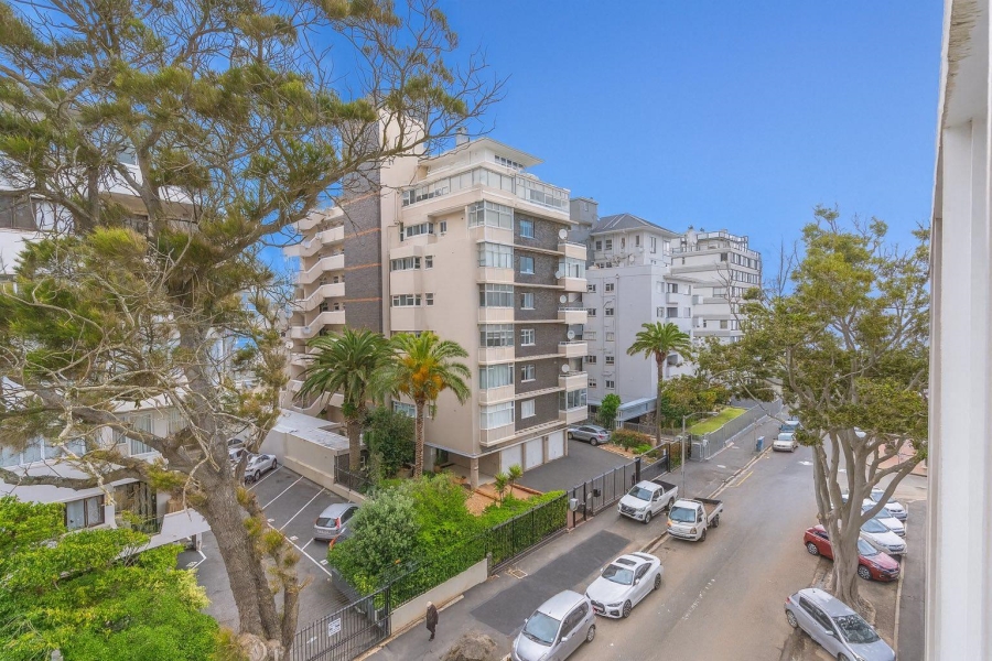 1 Bedroom Property for Sale in Sea Point Western Cape